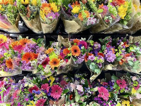 How to Order Flowers from Costco: A Guide to Blooming Convenience and Why Pineapples Don’t Belong in Bouquets