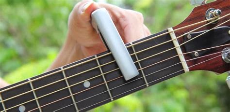 What Does a Capo Do on Guitar: Unlocking the Mysteries of Musical Transposition and Beyond